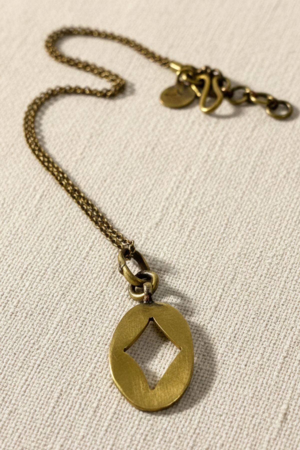 Idun - alloy pendant on chain for men