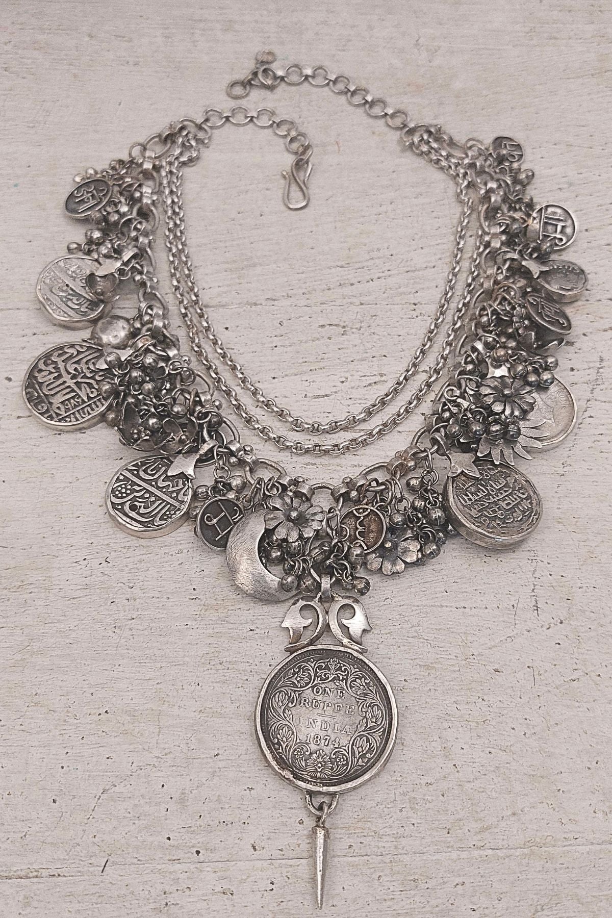 Itihaas Neckpiece