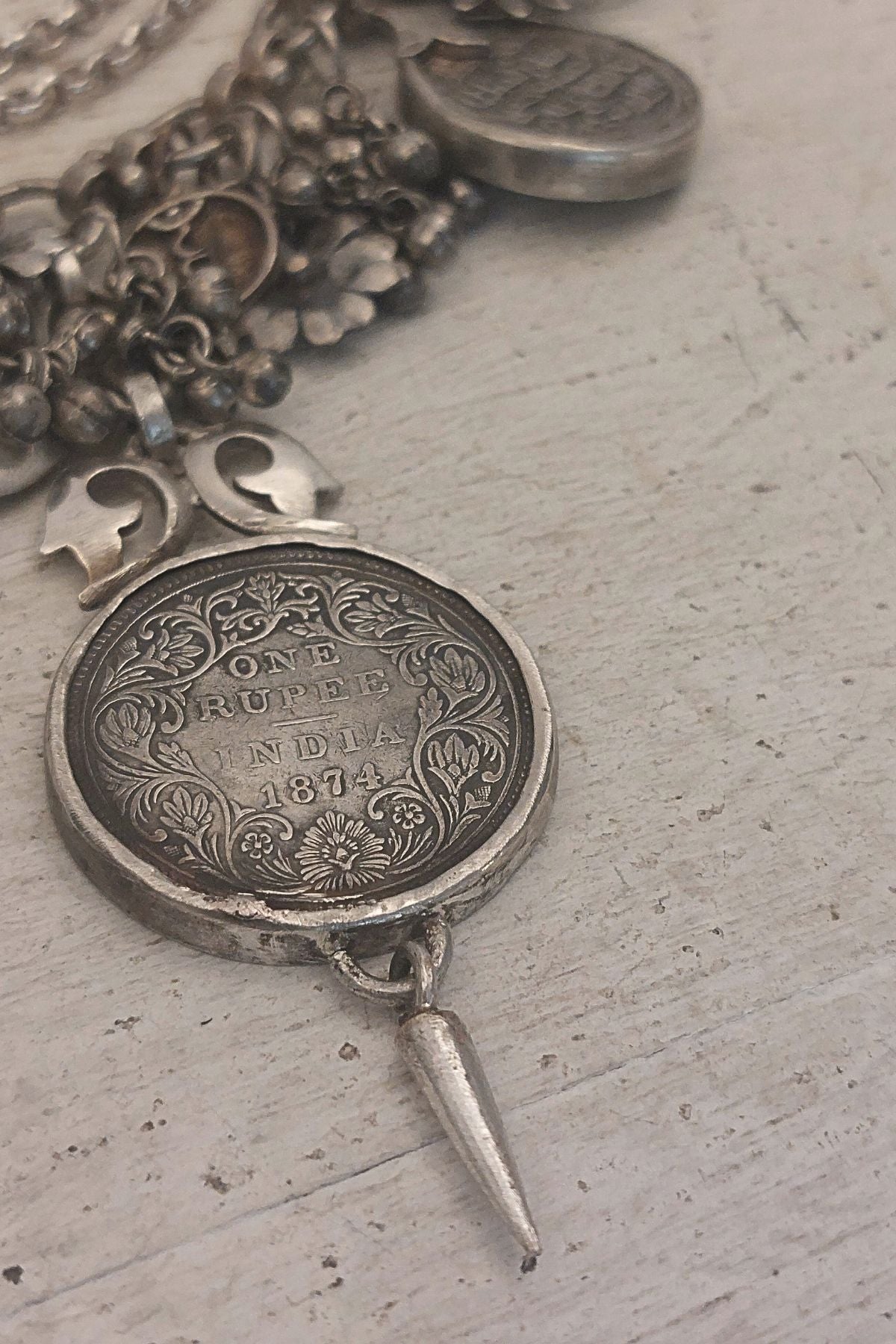 Itihaas Neckpiece