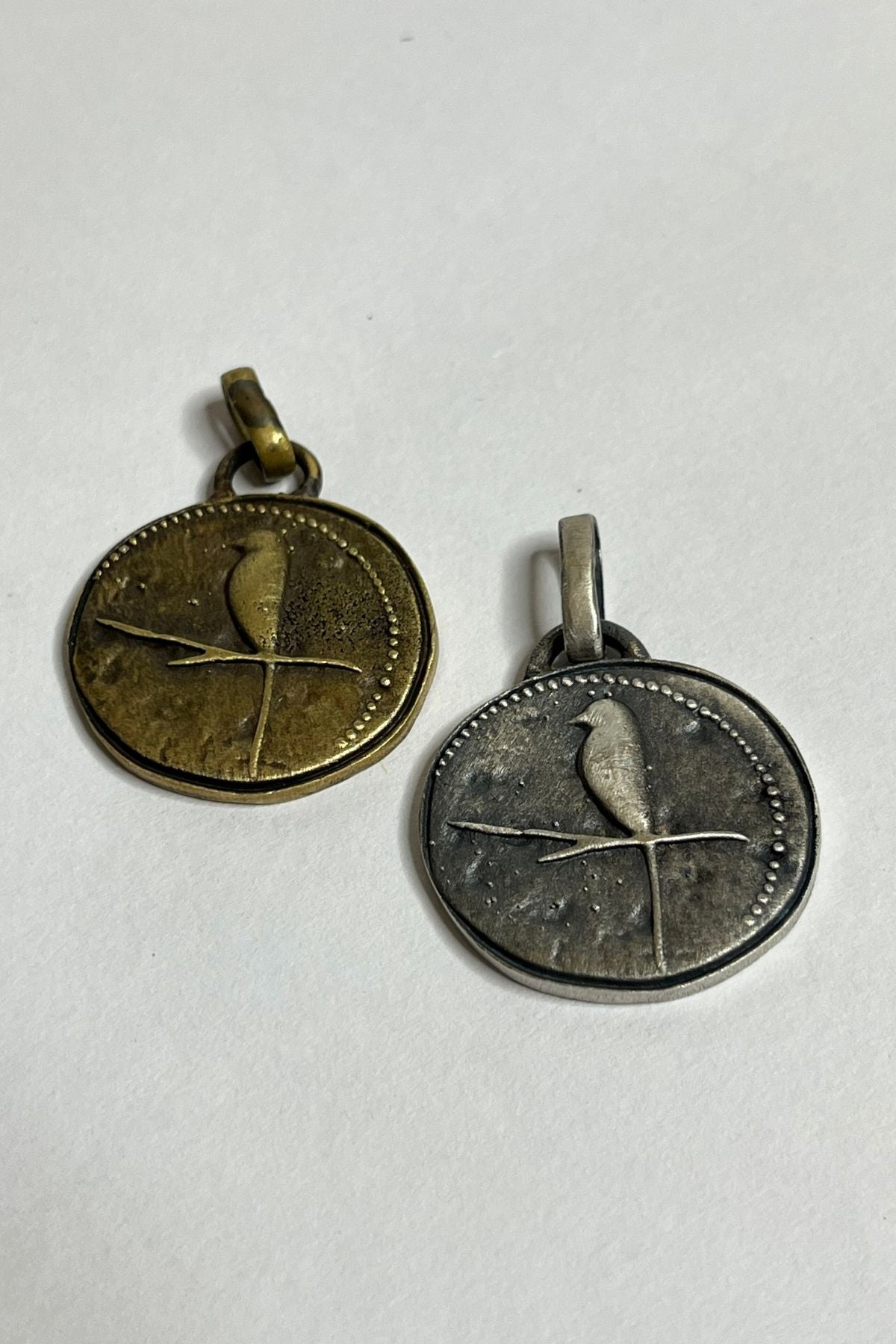 Nile - alloy pendant on chain for men, trending fashion & style