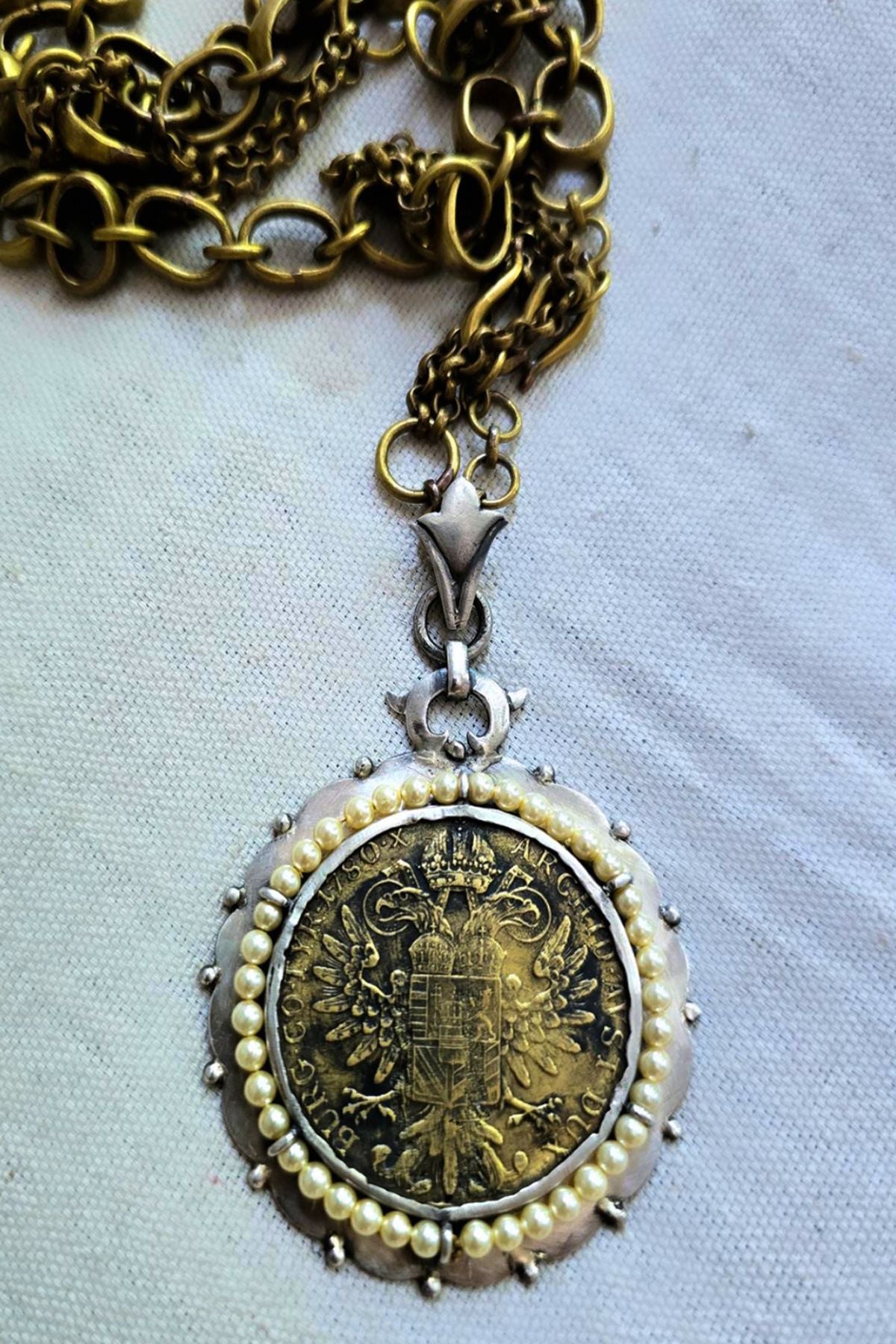 Pino Neckpiece
