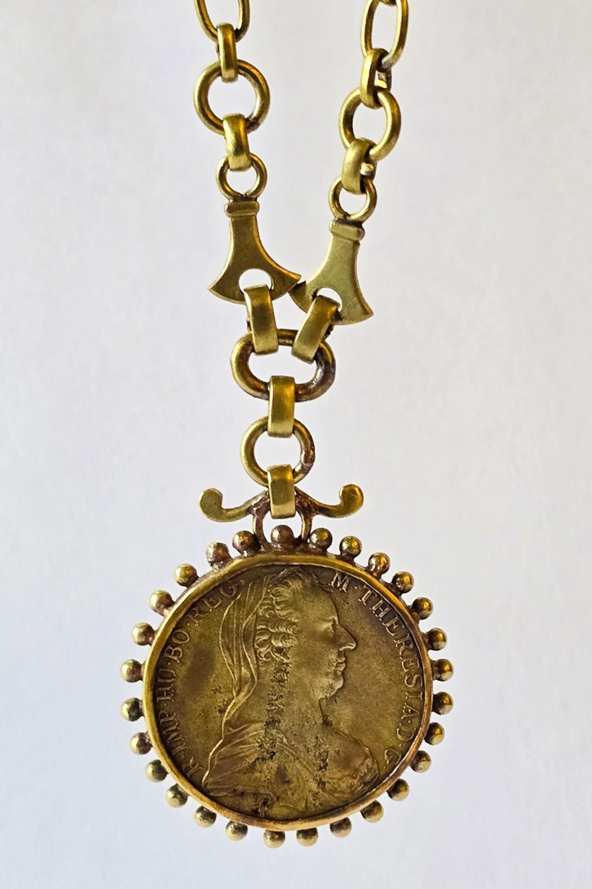 Victoria Neckpiece
