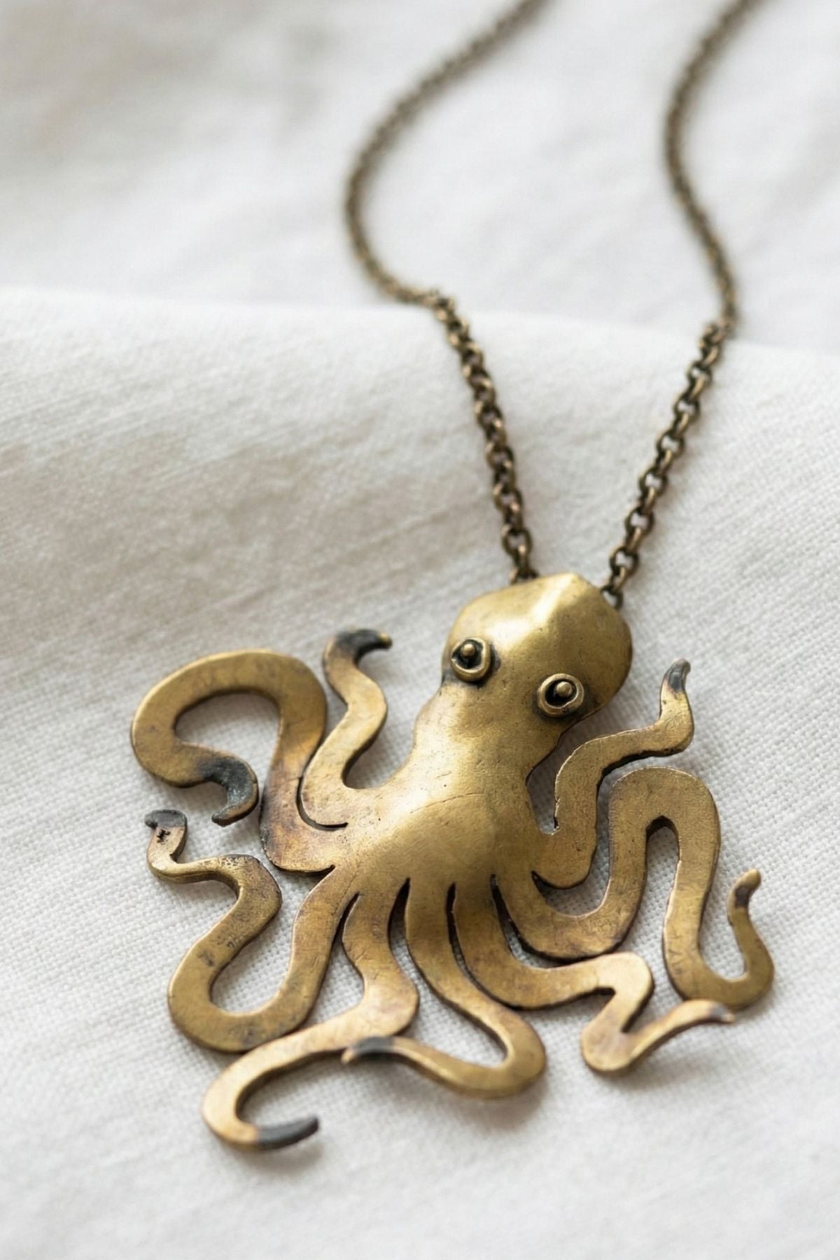 Paul - alloy pendant on chain for men